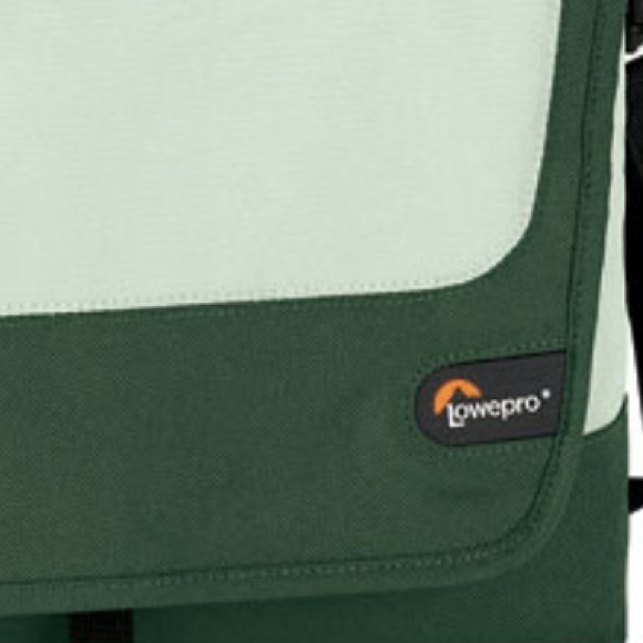 Lowepro Slim Factor L Notebook Sleeve - fits 17" Laptops - Parsley/Green Tea - Picture 7 of 9